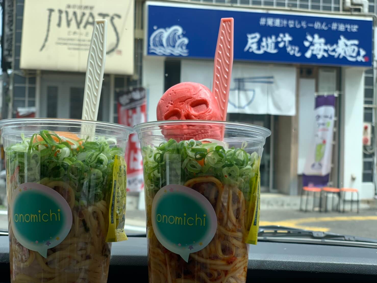 Winkにも掲載された】驚き！歩きながら食べれるワンハンドヌードル